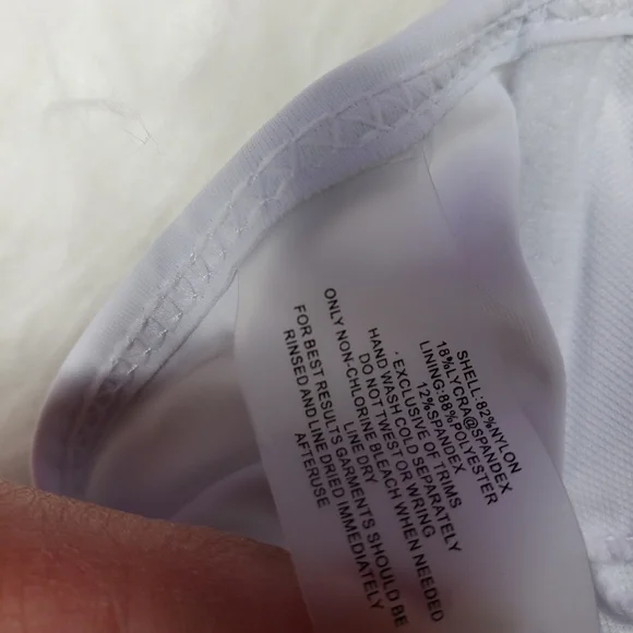 Cute white halter bikini top size medium - Picture 7 of 9